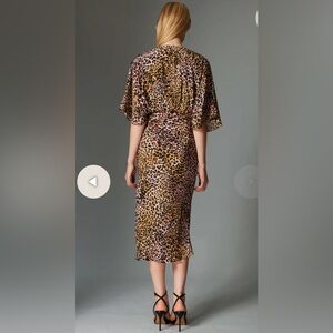 Elegant Leopard Print Midi Dress